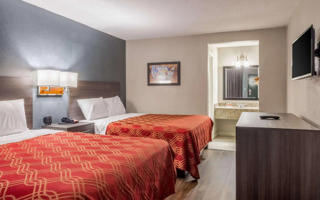 photo 3 of Econo Lodge East Ridge