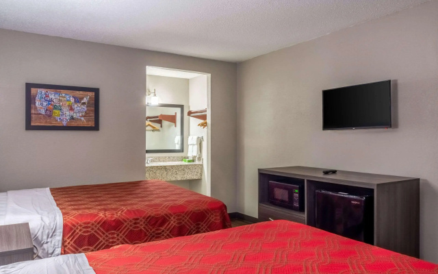 photo 5 of Econo Lodge East Ridge