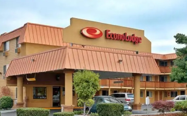 photo 3 of Econo Lodge Expo Center