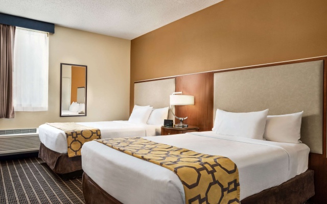 photo 3 of Belmont Inn & Suites