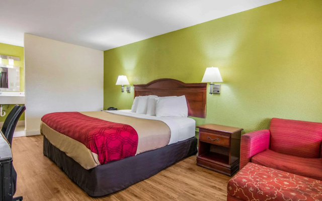 photo 3 of Econo Lodge Atlanta Airport East