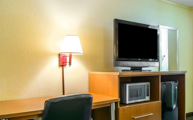 photo 4 of Econo Lodge Franklin South