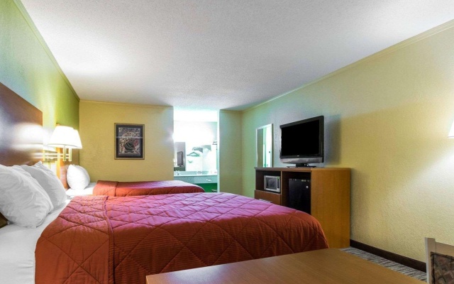 photo 5 of Econo Lodge Franklin South