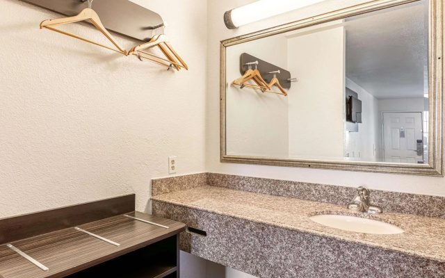 photo 4 of Motel 6 Georgetown, TX