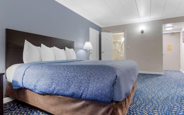photo 4 of Econo Lodge Hicksville - Long Island