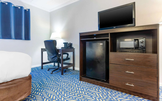 photo 5 of Econo Lodge Hicksville - Long Island