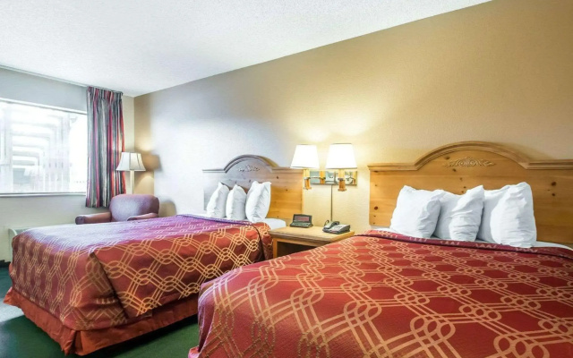 photo 3 of Econo Lodge Springfield I-44