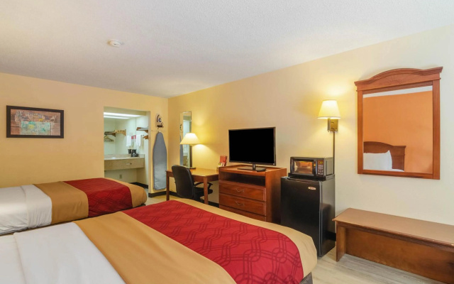 photo 5 of Econo Lodge Inn & Suites Gulfport Airport