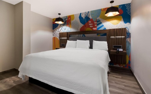 photo 3 of Signature Inn Houston Galleria