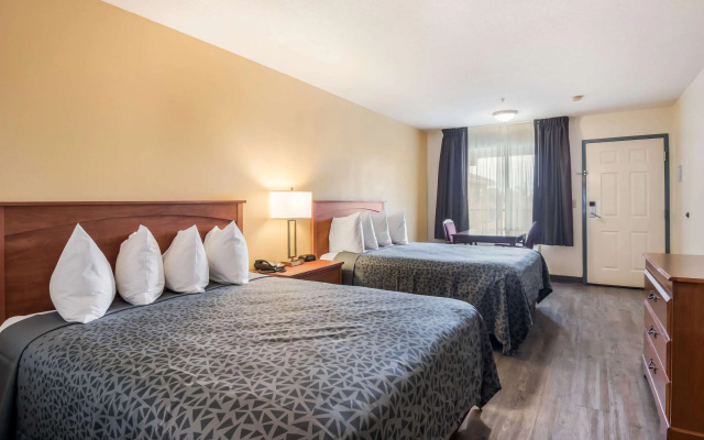 photo 3 of Econo Lodge Inn & Suites Lodi - Wine Country Area