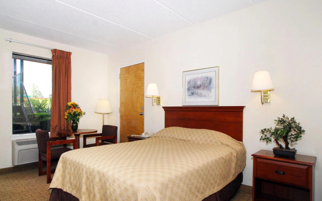 photo 3 of Econo Lodge Inn & Suites Lugoff