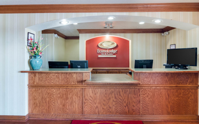 photo 2 of Econo Lodge Inn Suites Six Flags