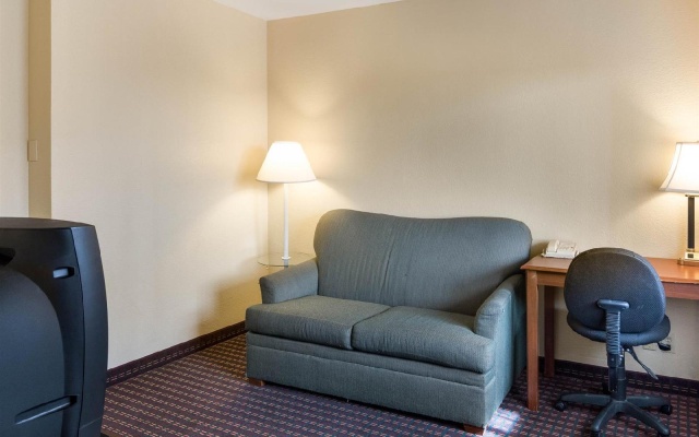 photo 3 of Econo Lodge Inn Suites Six Flags