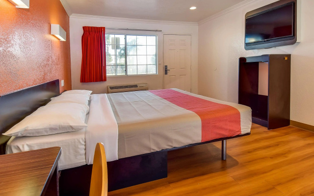photo 3 of Motel 6 Garden Grove