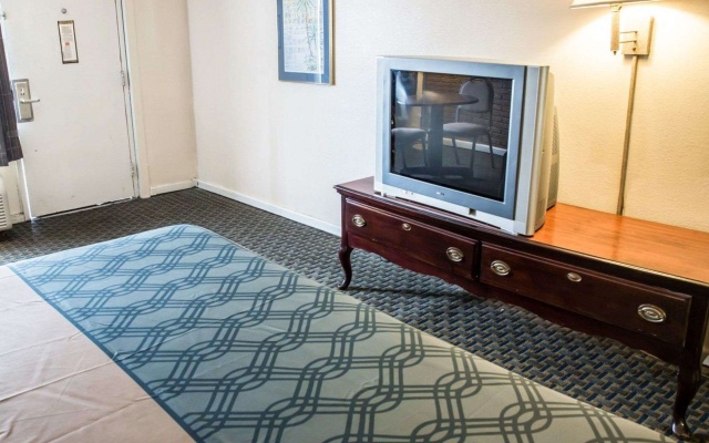 photo 4 of Rodeway Inn & Suites Wilmington North