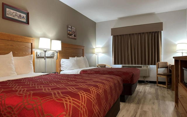 photo 4 of Econo Lodge Inn & Suites