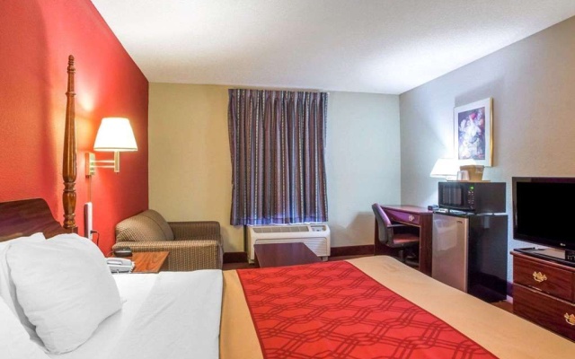 photo 5 of Econo Lodge Inn & Suites Canton