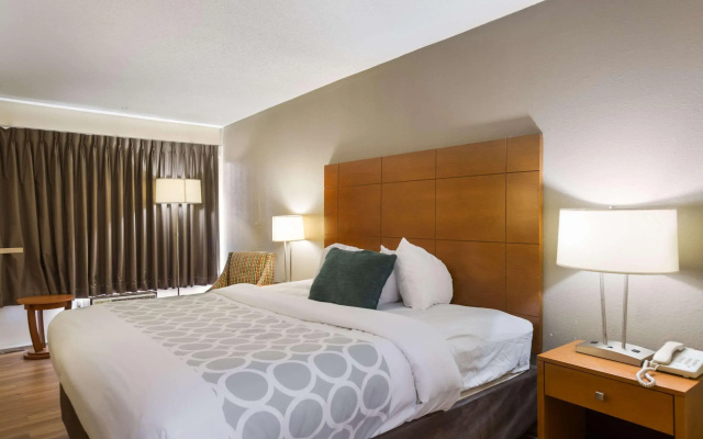 photo 4 of Econo Lodge Inn & Suites Hardeeville I-95