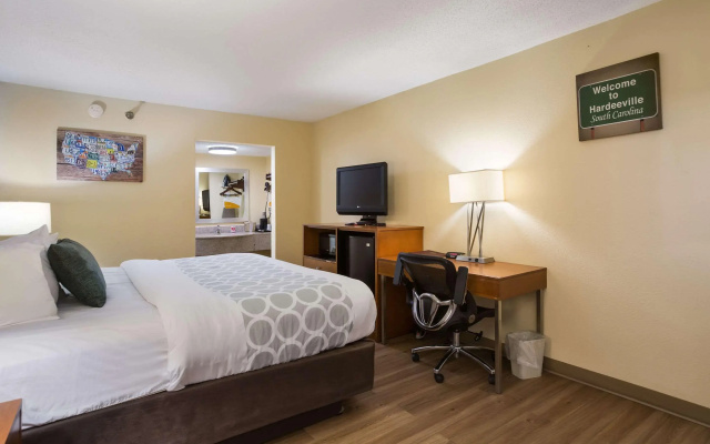photo 5 of Econo Lodge Inn & Suites Hardeeville I-95