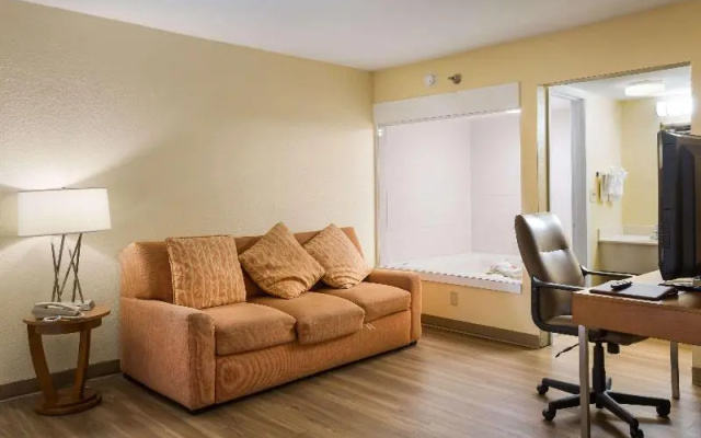 photo 5 of Econo Lodge Inn & Suites Hardeeville