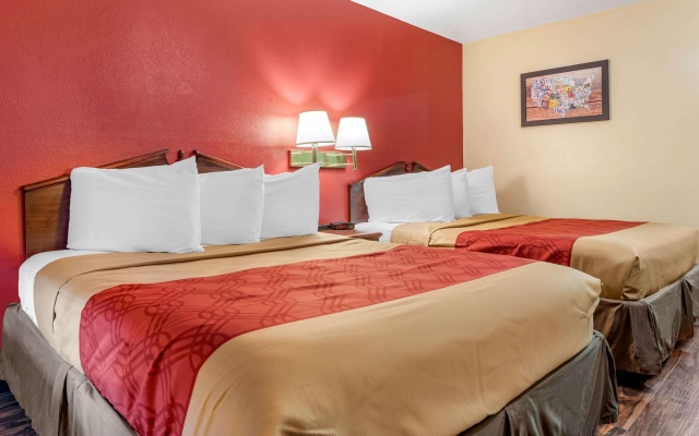 photo 3 of Rodeway Inn Jeffersonville - Washington Court House