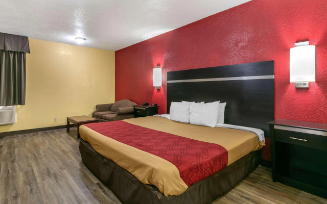 photo 3 of Econo Lodge Jonesboro