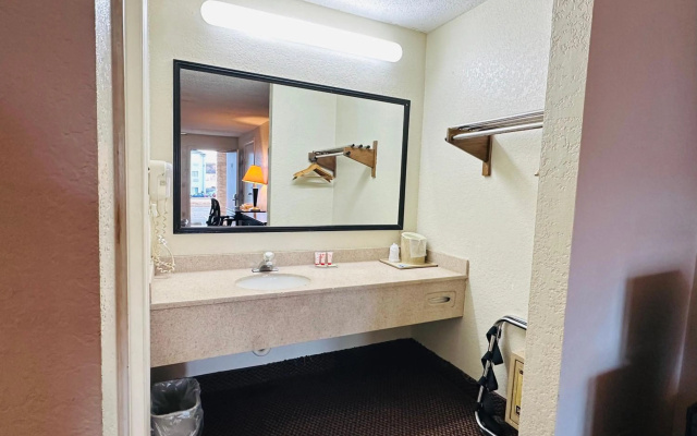 photo 5 of Econo Lodge Kannapolis - Concord