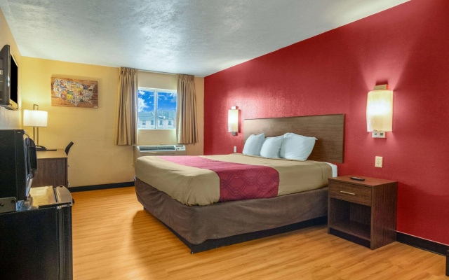 photo 3 of Econo Lodge Kent - Akron West