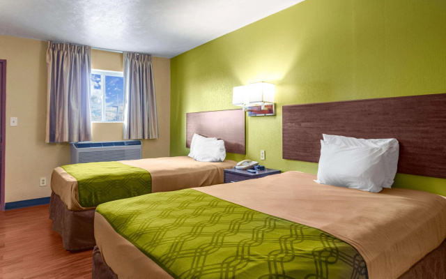 photo 5 of Econo Lodge Kent - Akron West