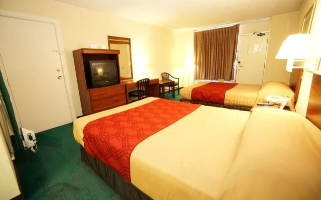 photo 4 of Econo Lodge King's Dominion - South