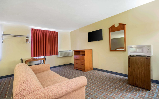 photo 5 of Econo Lodge Lansing - Leavenworth
