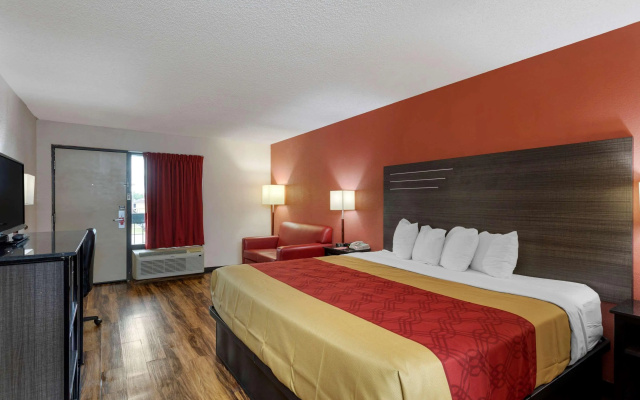 photo 4 of Econo Lodge