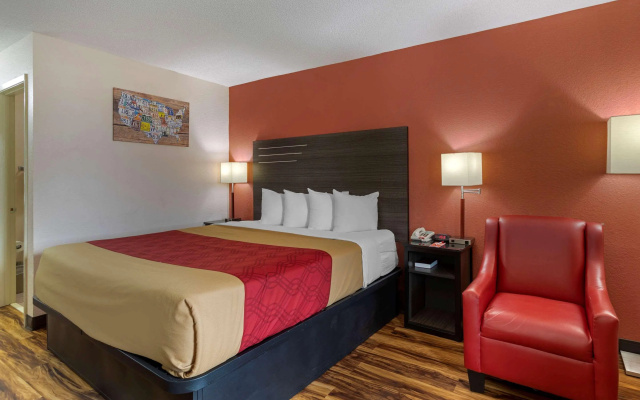 photo 5 of Econo Lodge