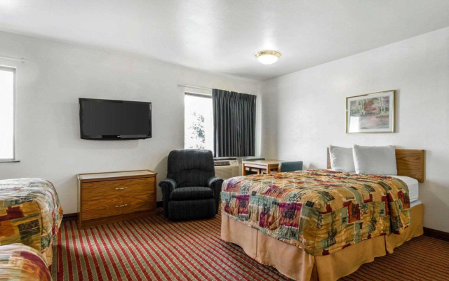 photo 3 of Econo Lodge Madison East