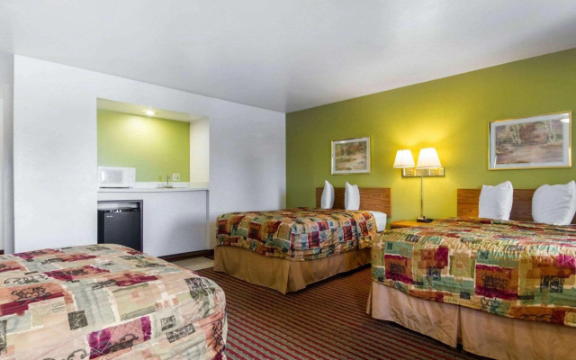 photo 4 of Econo Lodge Madison East
