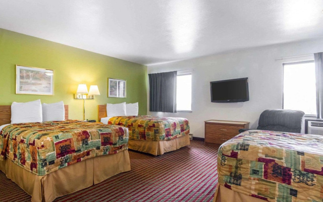 photo 5 of Econo Lodge Madison East