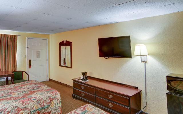 photo 4 of Econo Lodge Marshall