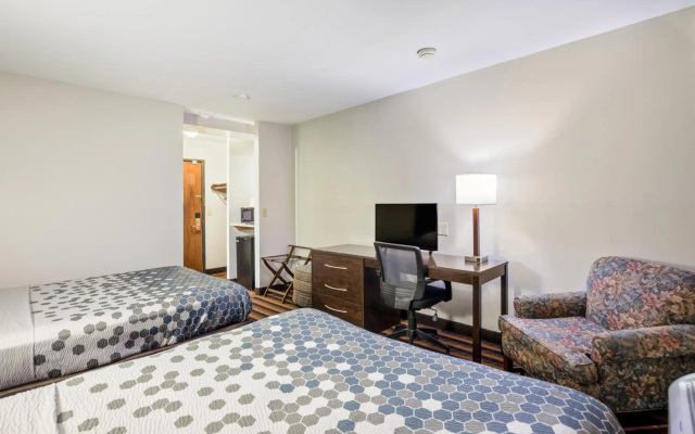 photo 4 of Econo Lodge Milwaukee Airport