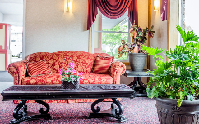 photo 2 of Rodeway Inn Mystic - Groton