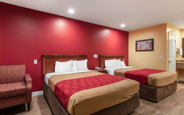 photo 2 of Rodeway Inn Carson - Los Angeles South