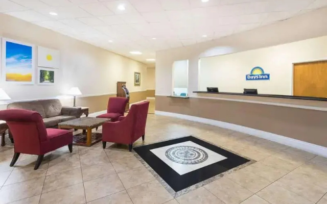 photo 2 of Econo Lodge