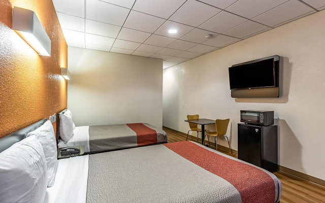 photo 3 of Motel 6 Elizabeth, NJ - Newark Liberty Intl Airport