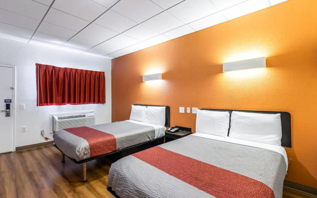 photo 4 of Motel 6 Elizabeth, NJ - Newark Liberty Intl Airport