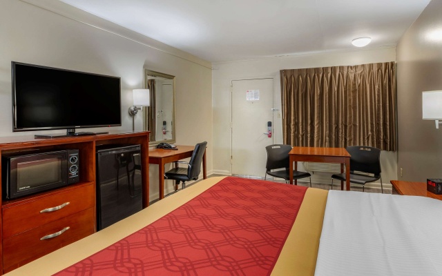 photo 4 of Econo Lodge Charlottesville North - University Area