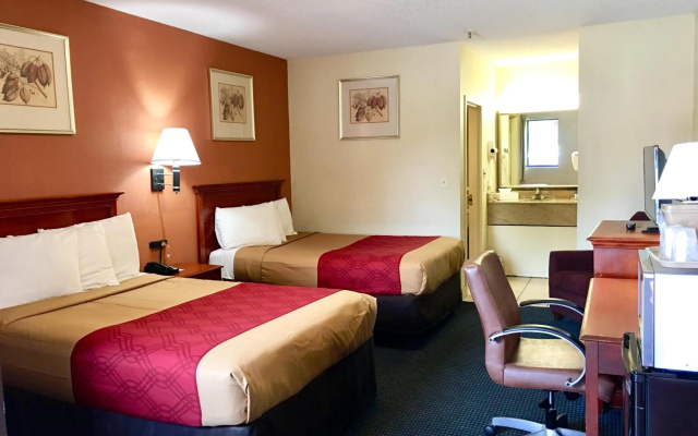 photo 4 of Red Carpet Inn Norwalk