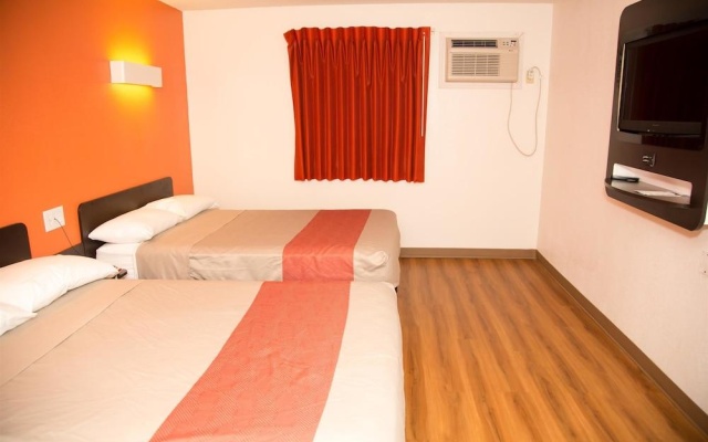 photo 3 of Econo Lodge