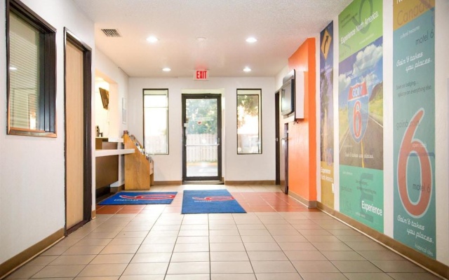 photo 5 of Econo Lodge