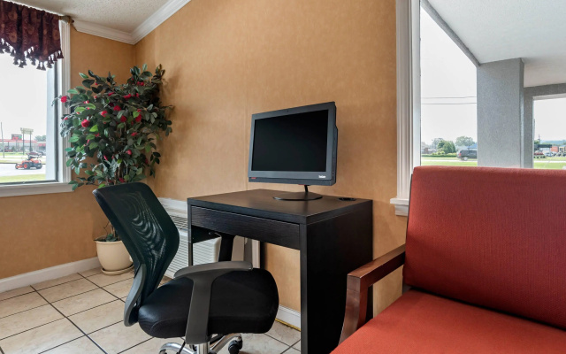 photo 5 of Econo Lodge Oxford near Choccolocco Park