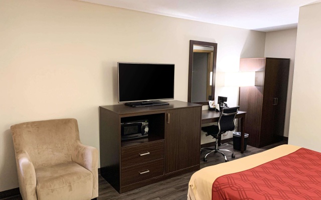 photo 4 of Econo Lodge Portland Downtown