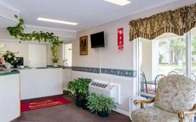 photo 4 of Economy Inn
